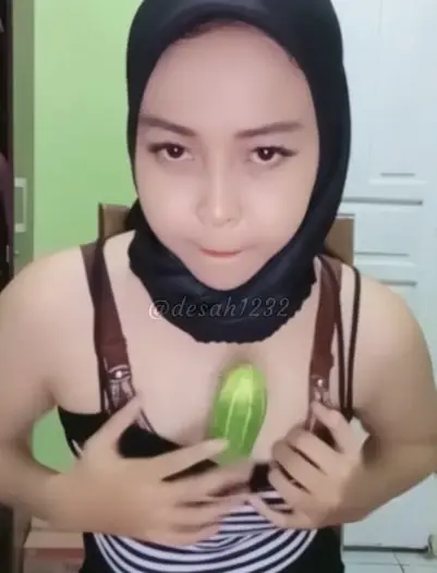 Cewek Jilbab Cantik Live Show Main Timun Viral